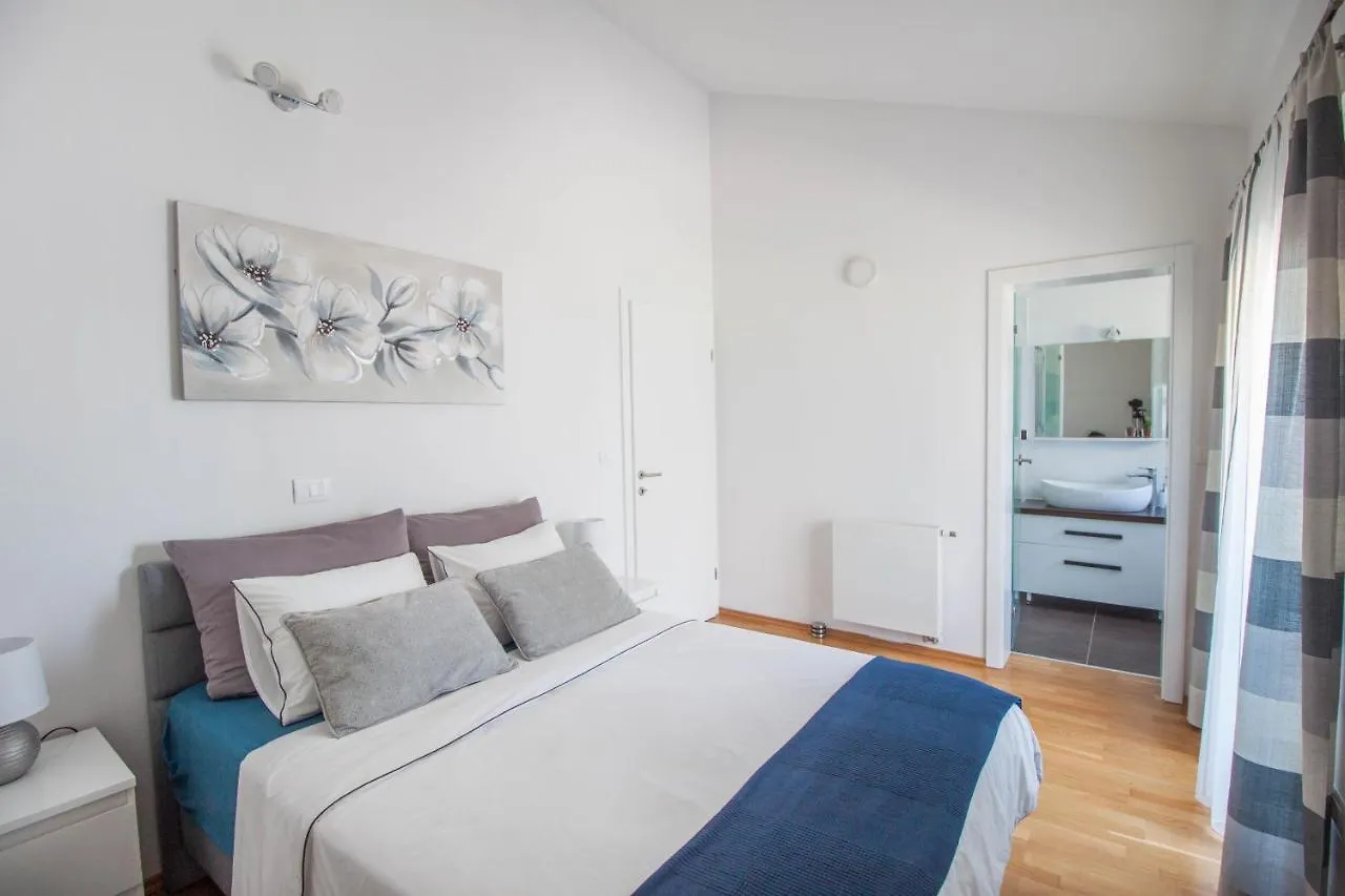 Apartament Nebo II Pula 0*,